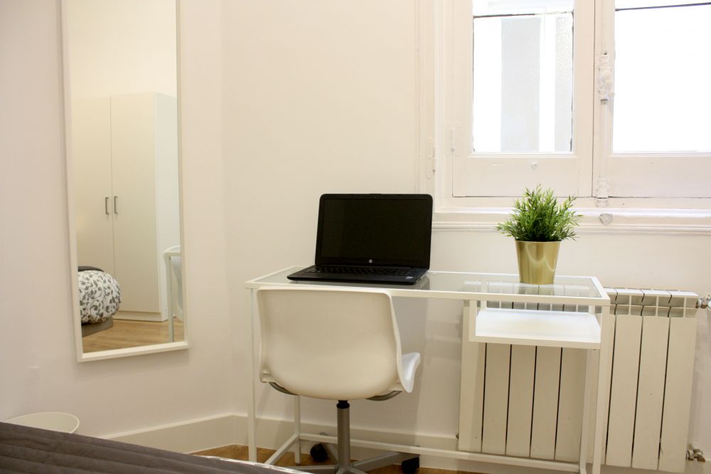 Double room in Madrid, in Valenzuela Street