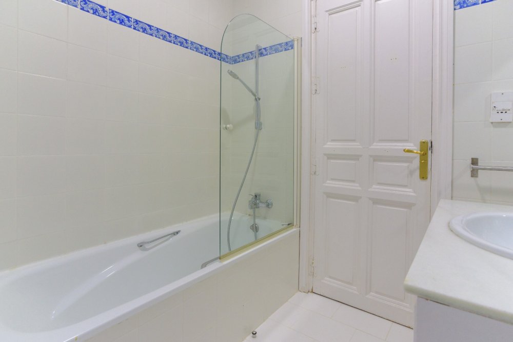 Room with private bathroom in Madrid