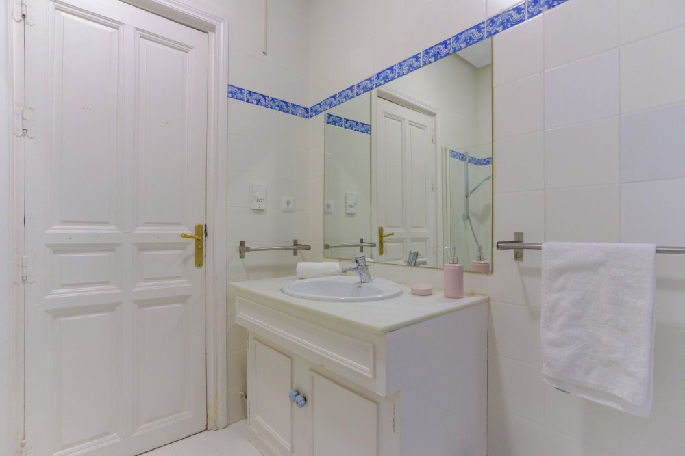 Room with private bathroom in Madrid