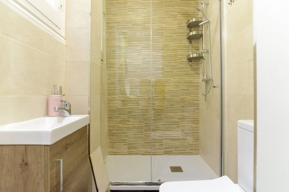 Room with private bathroom in Madrid