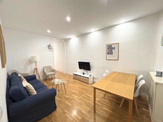 Room with private bathroom in Madrid