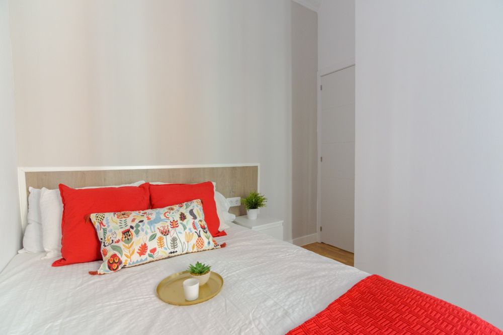Bright double room in Madrid