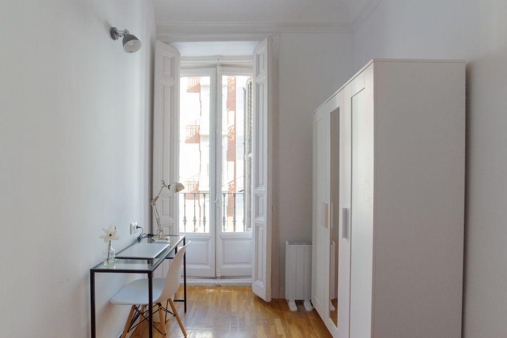 Bright double room in Madrid