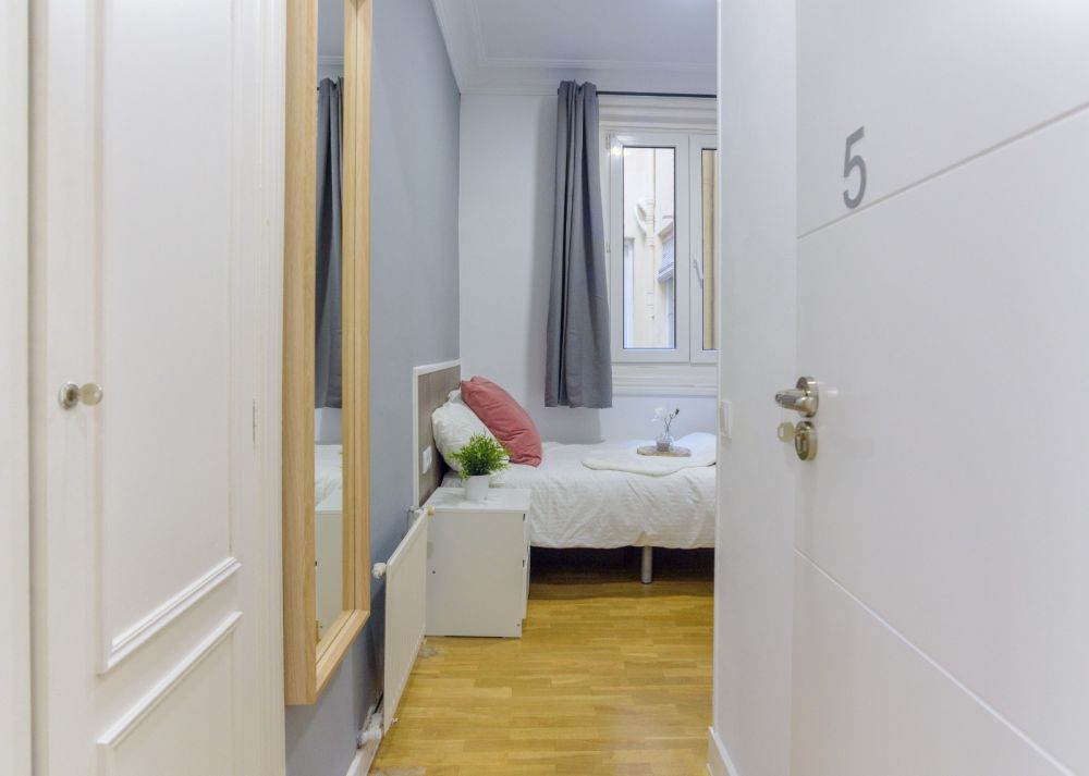 Cozy single room in Madrid