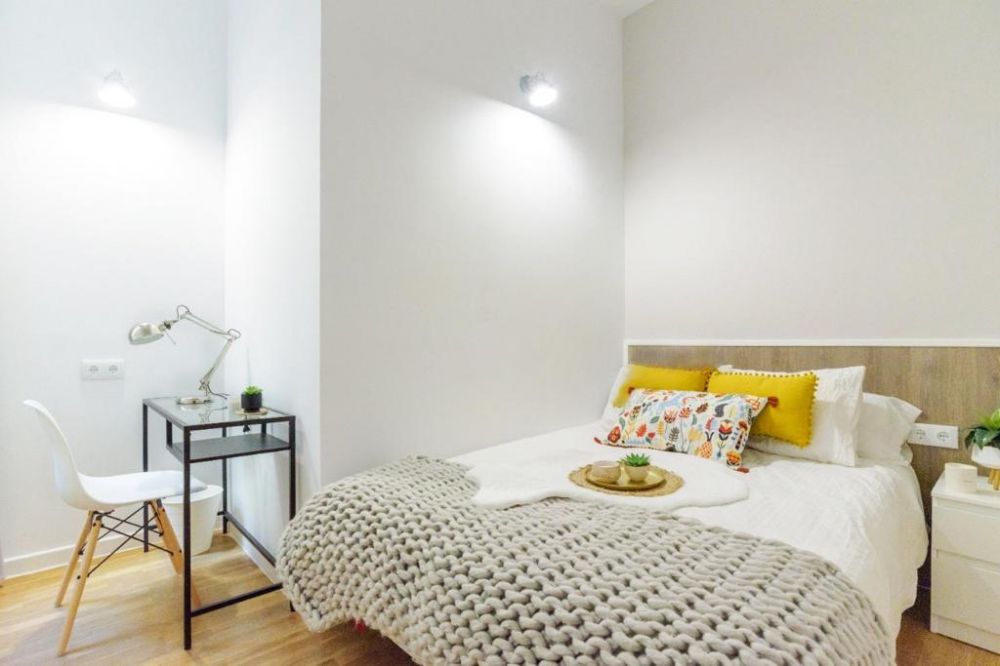 Beautiful double room in Valenzuela Street