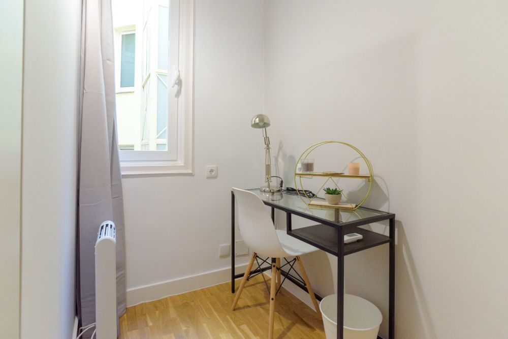 Comfortable double bedroom in Madrid