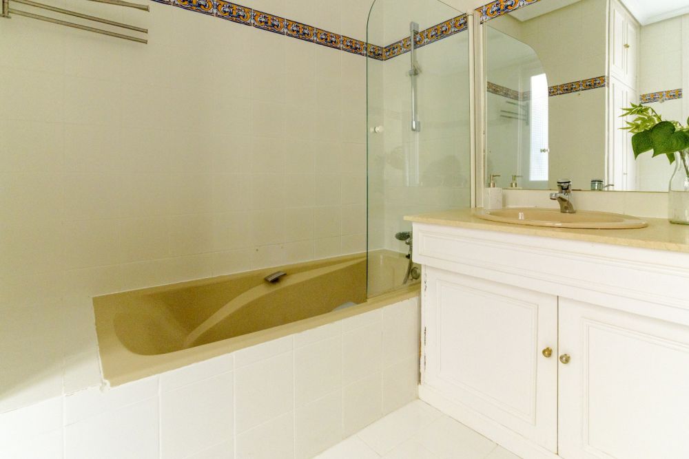 Room with private bathroom in Madrid