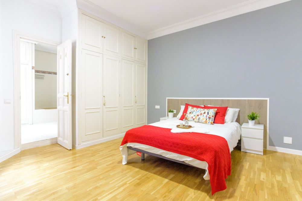 Room with private bathroom in Madrid