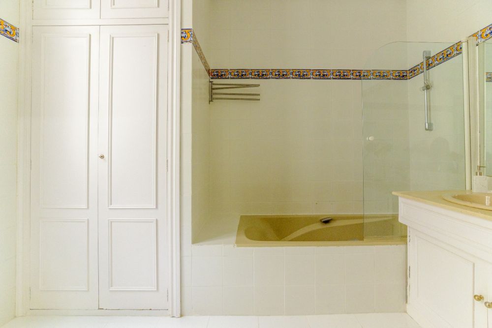 Room with private bathroom in Madrid