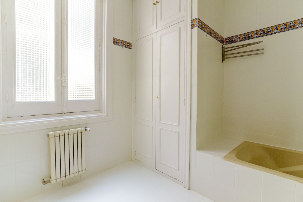 Room with private bathroom in Madrid
