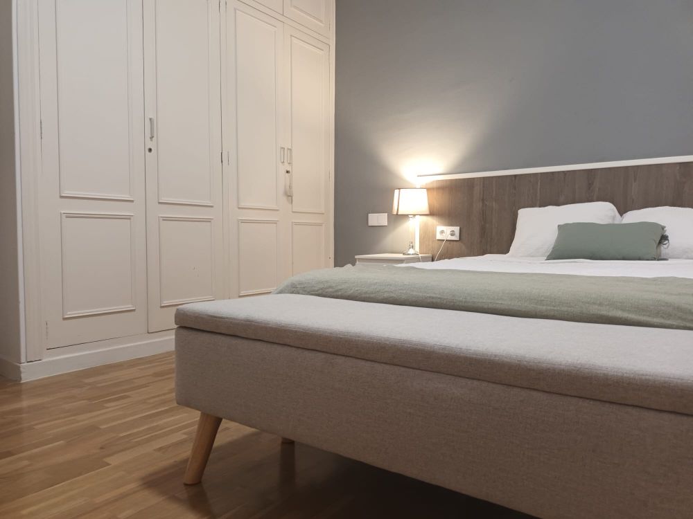 Room with private bathroom in Madrid