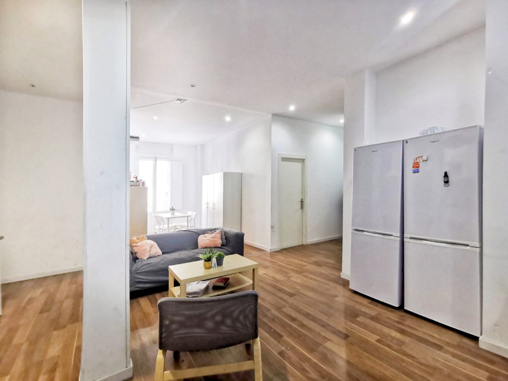 Bright room in Valencia Street