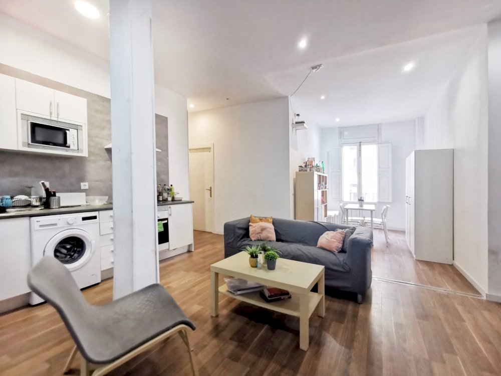 Bright room in Valencia Street