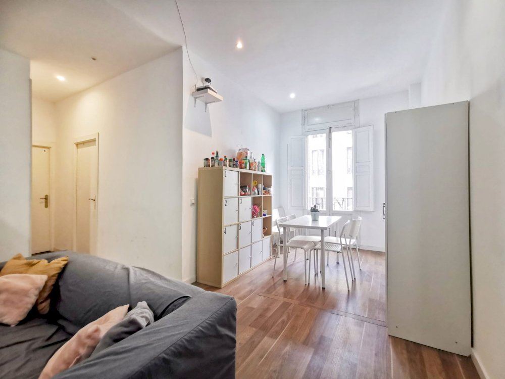 Bright room in Valencia Street