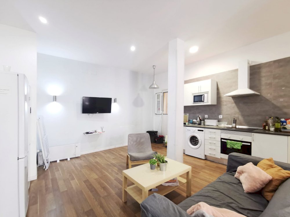 Bright room in Valencia Street