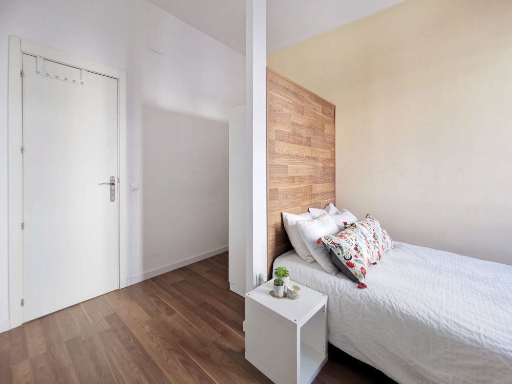 Cozy room in Valencia Street