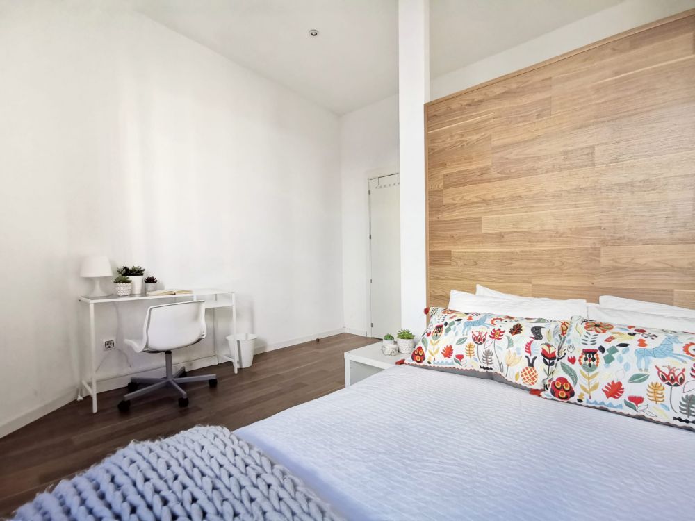 Cozy room in Valencia Street