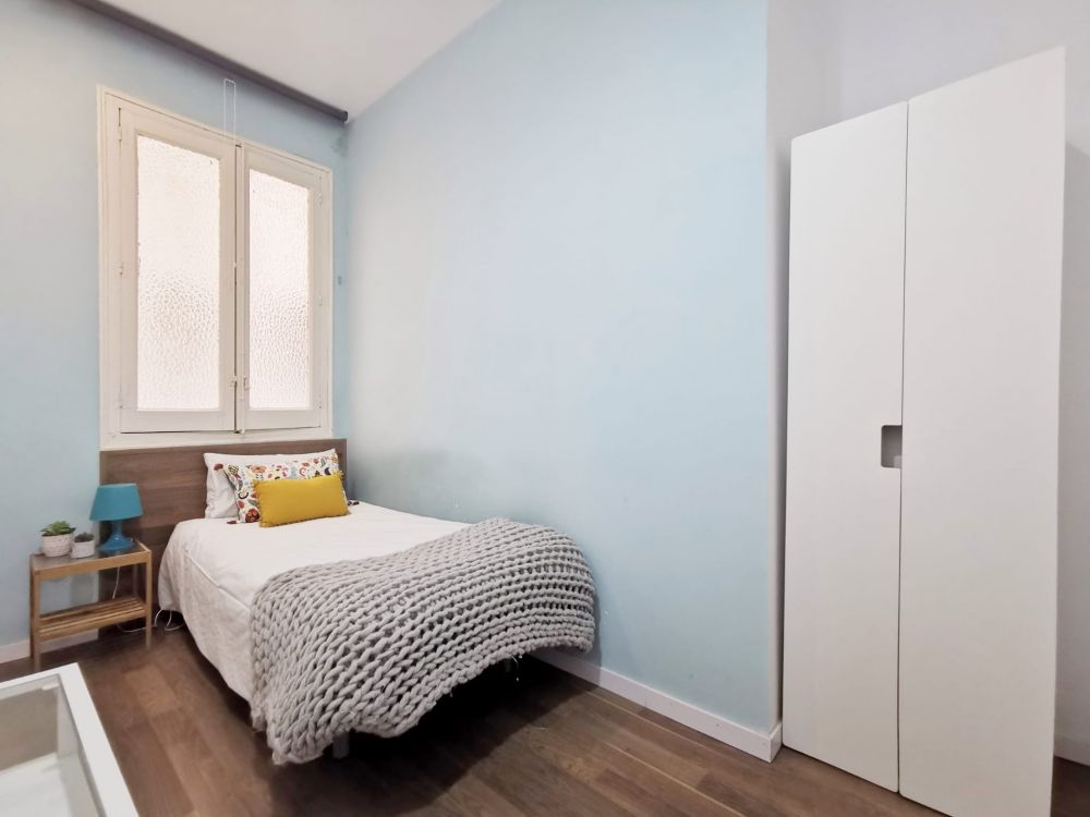 Beautiful and cozy room in Madrid