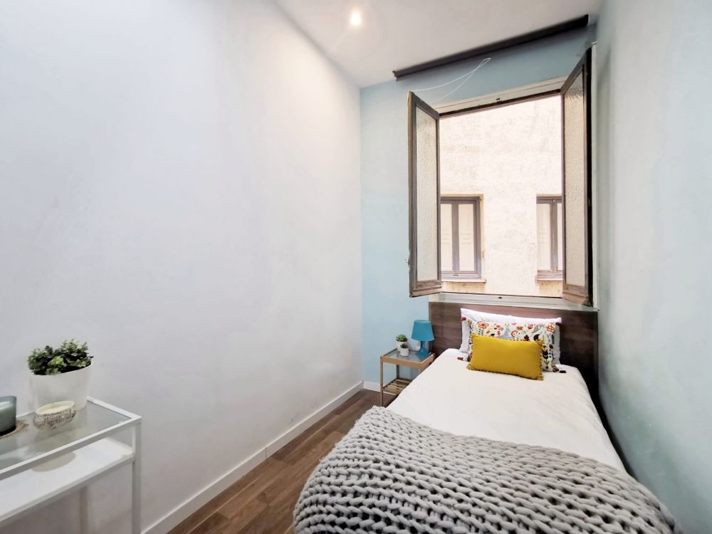 Beautiful and cozy room in Madrid