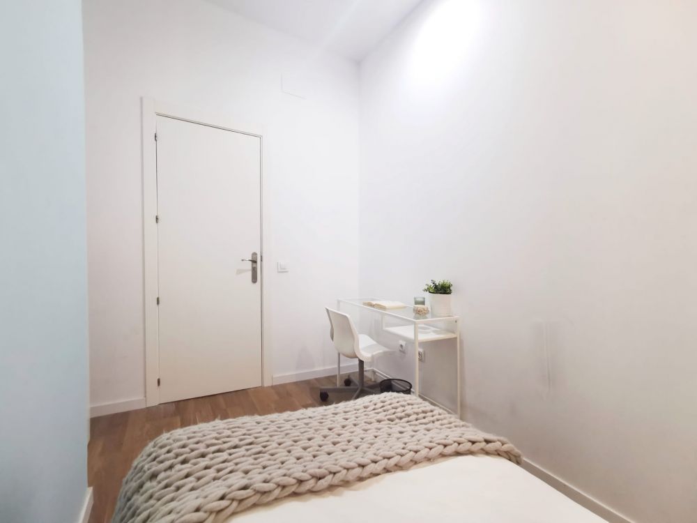 Beautiful and cozy room in Madrid