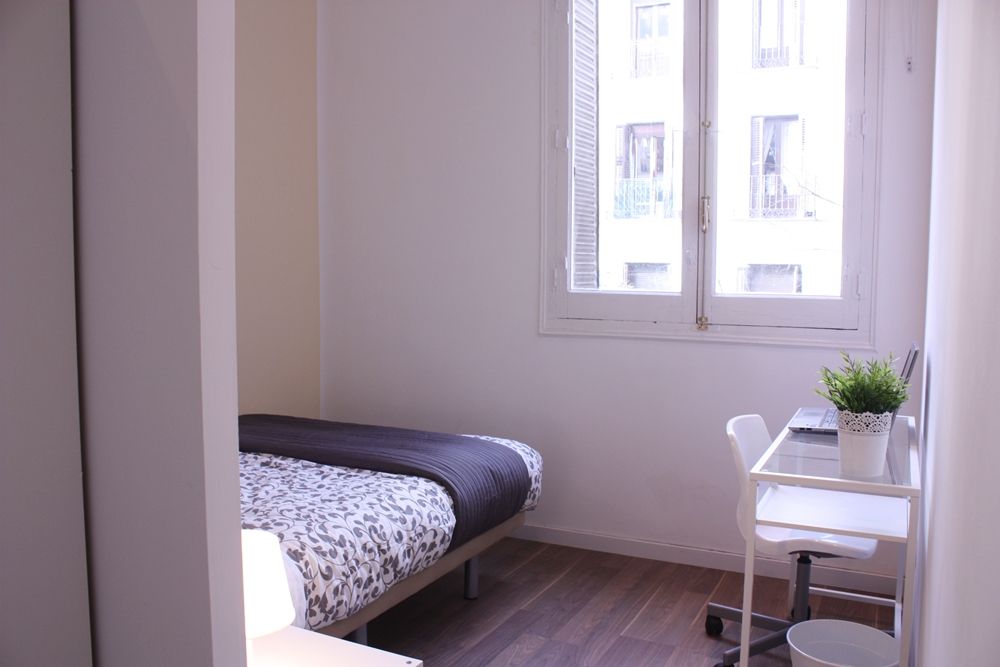 Bright room in Valencia Street