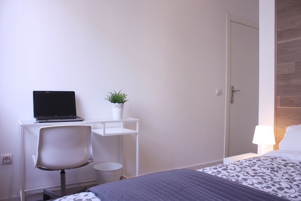 Bright room in Valencia Street