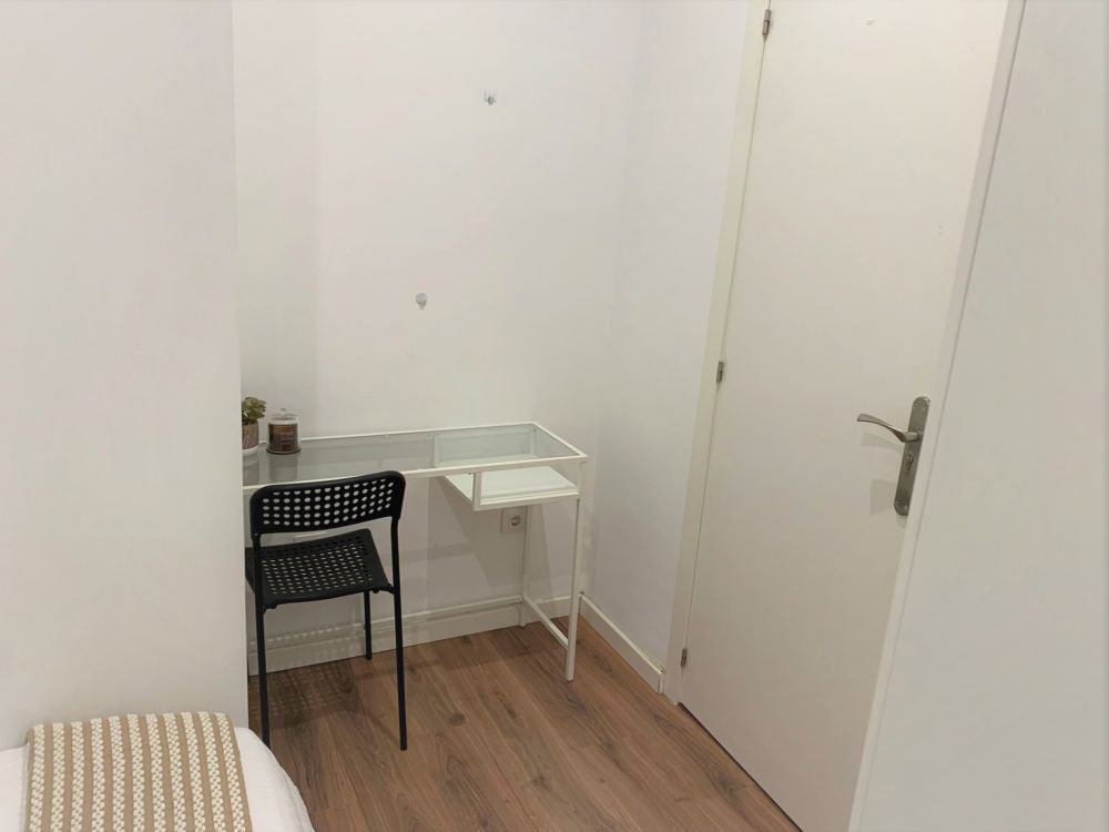 Charming individual room in Lavapiés