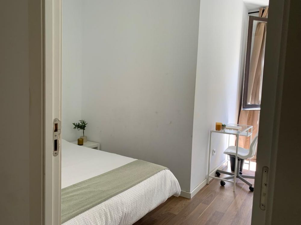 Bright room in the centre of Madrid