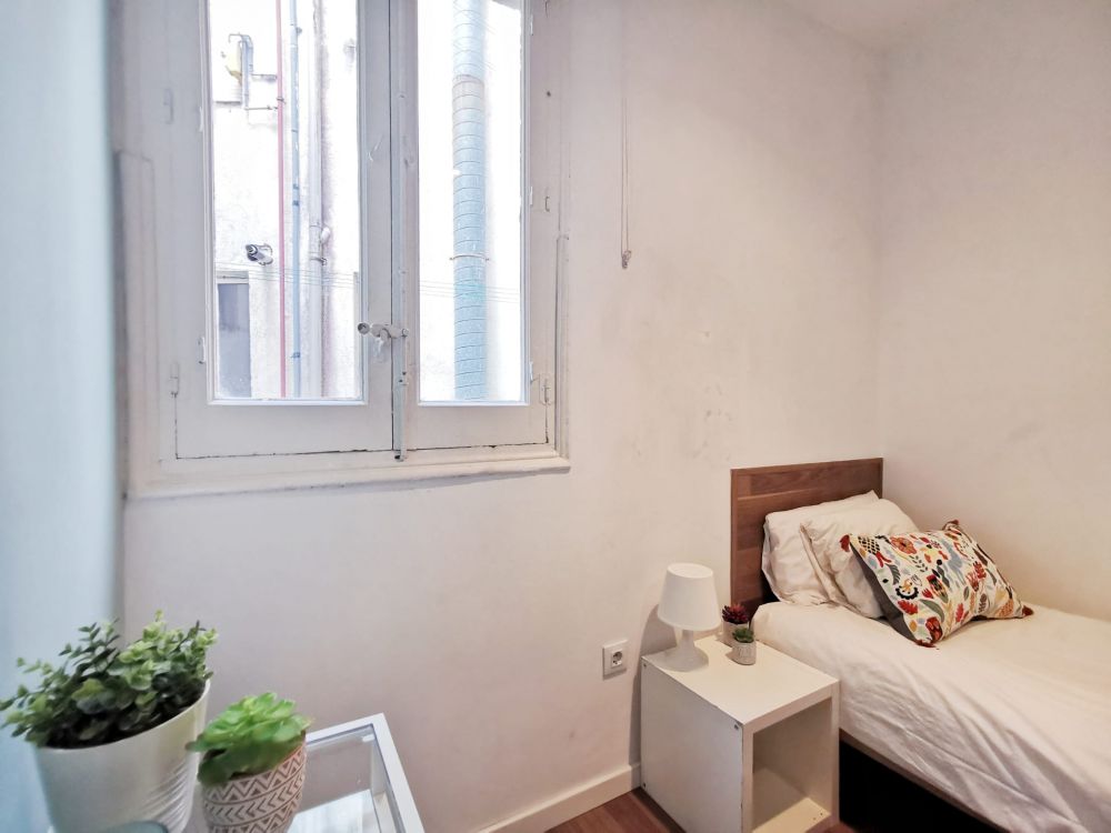Beautiful single room in Madrid