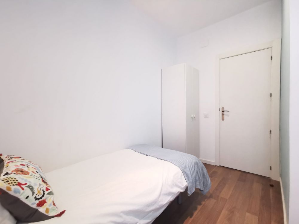 Beautiful single room in Madrid