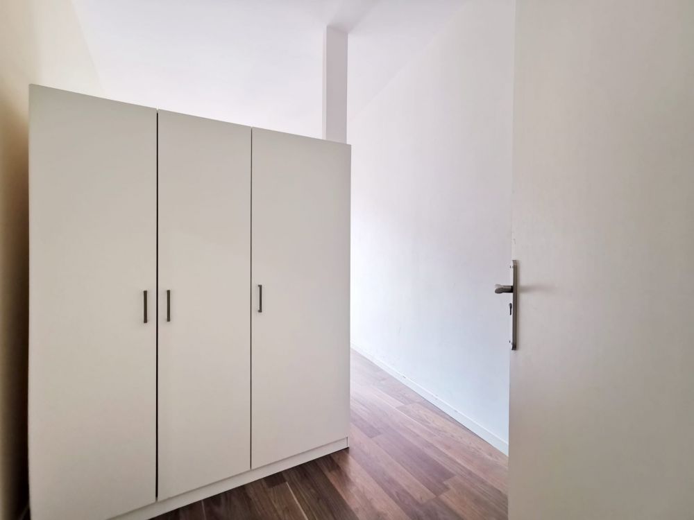 Bright double room in Valencia Street