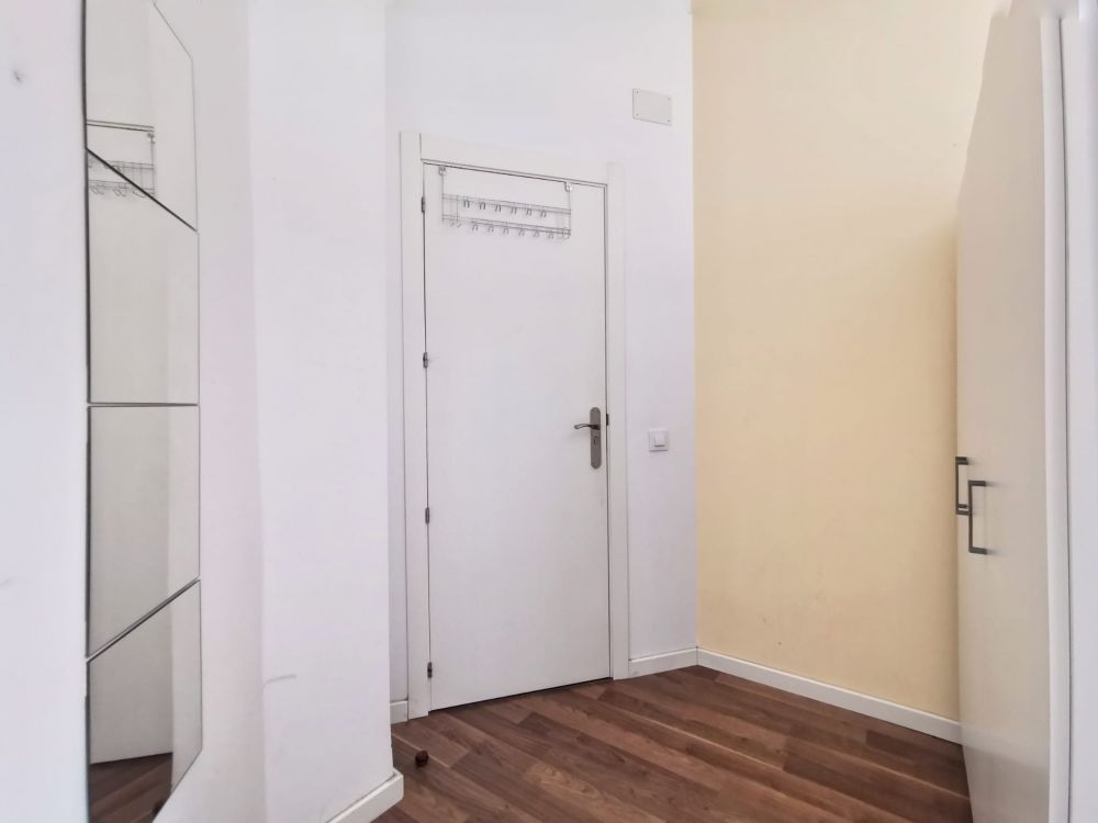 Bright double room in Valencia Street