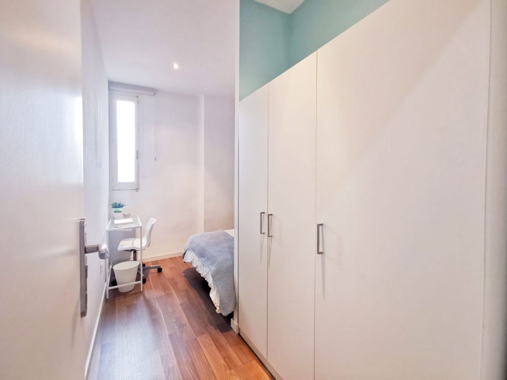 Lovely double room in Valencia Street