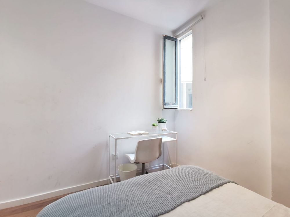 Lovely double room in Valencia Street