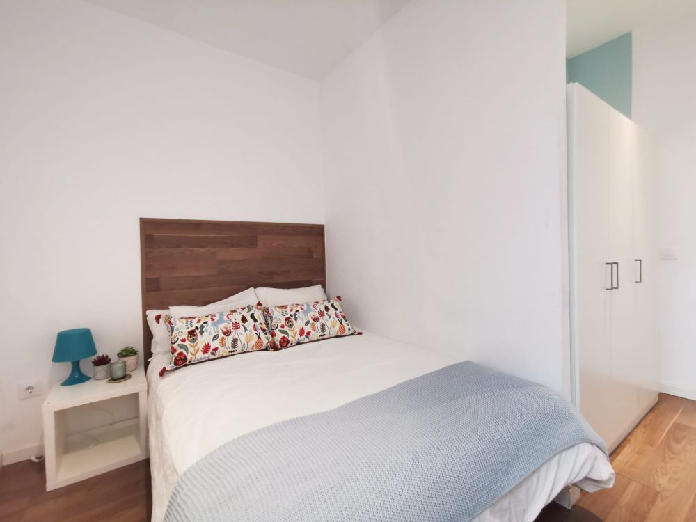 Lovely double room in Valencia Street