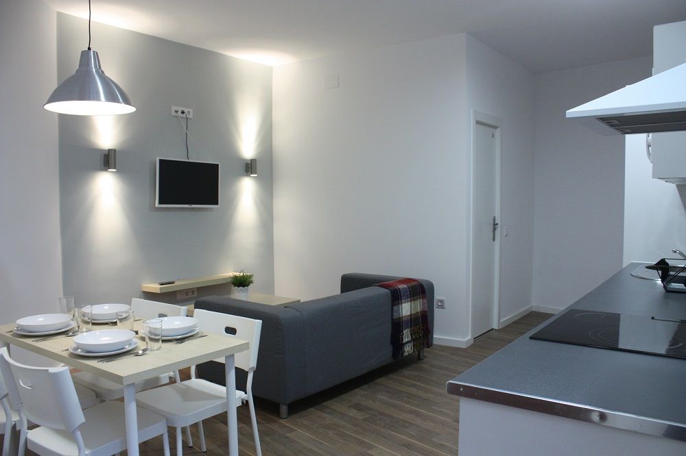 Nice single room in Valencia street