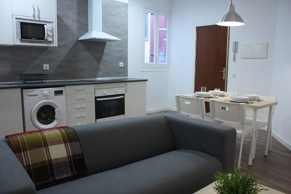 Nice single room in Valencia street
