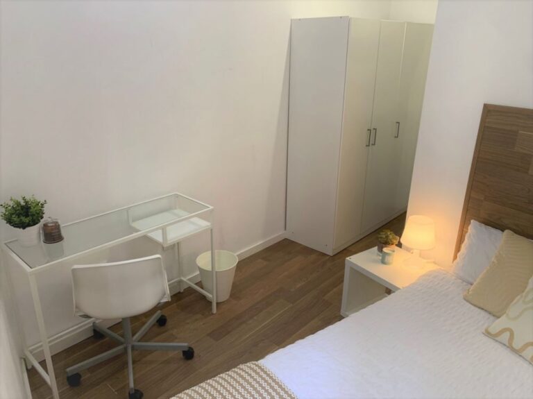 Cozy room in Valencia street