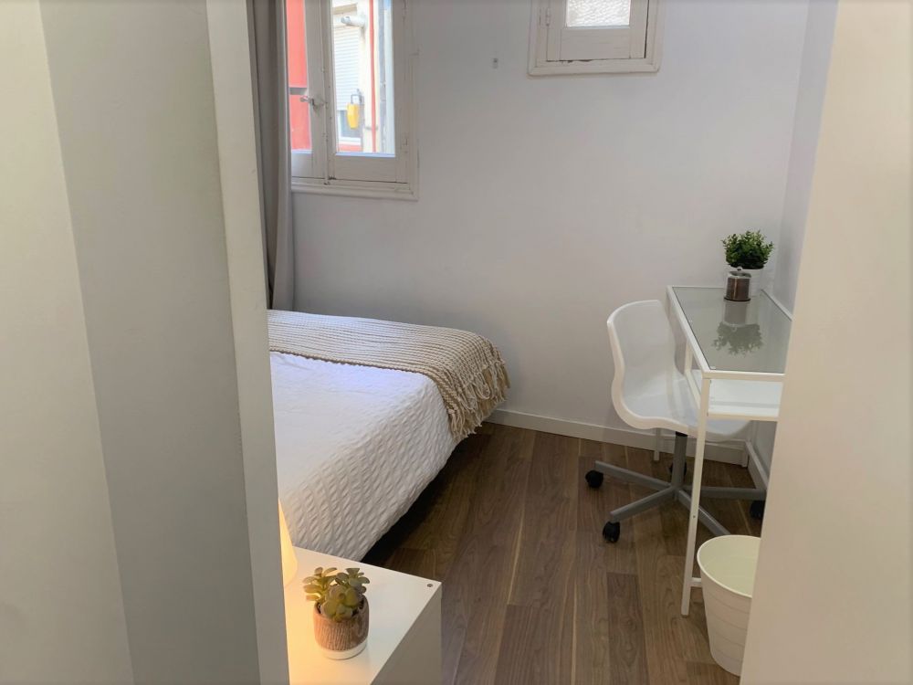 Cozy room in Valencia street