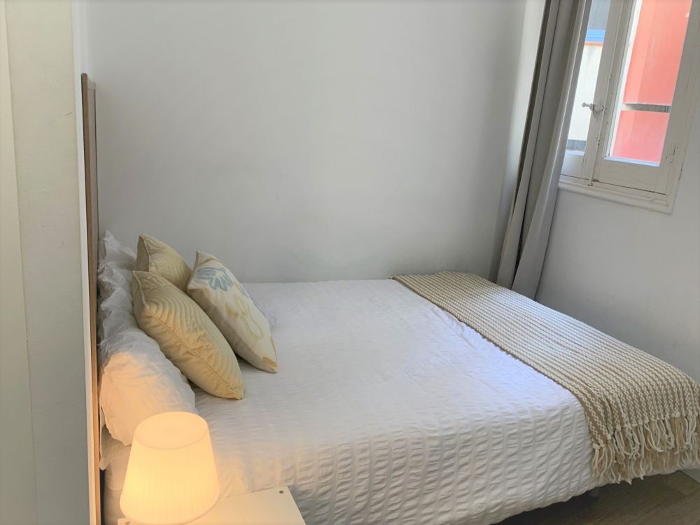Cozy room in Valencia street