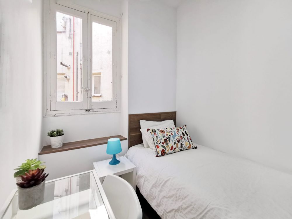 Charming room in the centre of Madrid