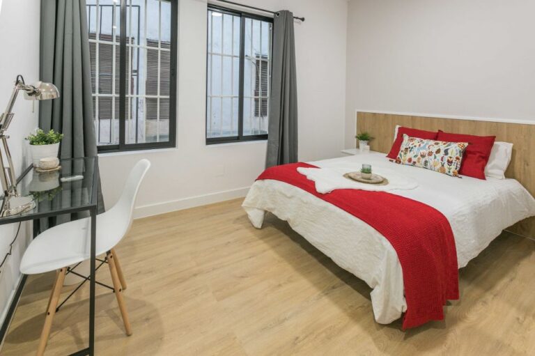 Large room in Ventura Rodríguez