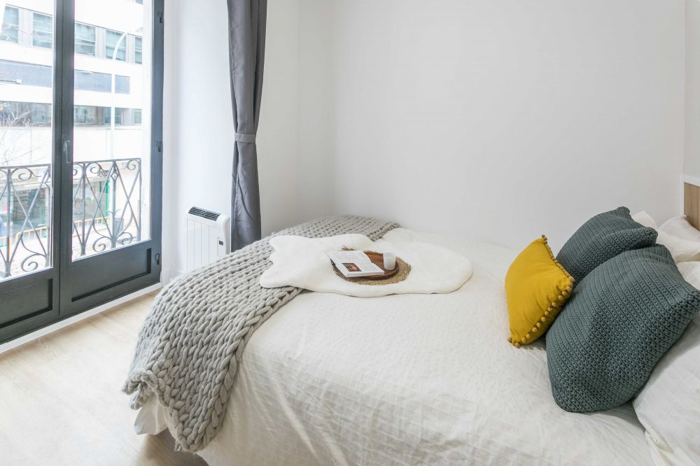 Bright room in Ventura Rodríguez