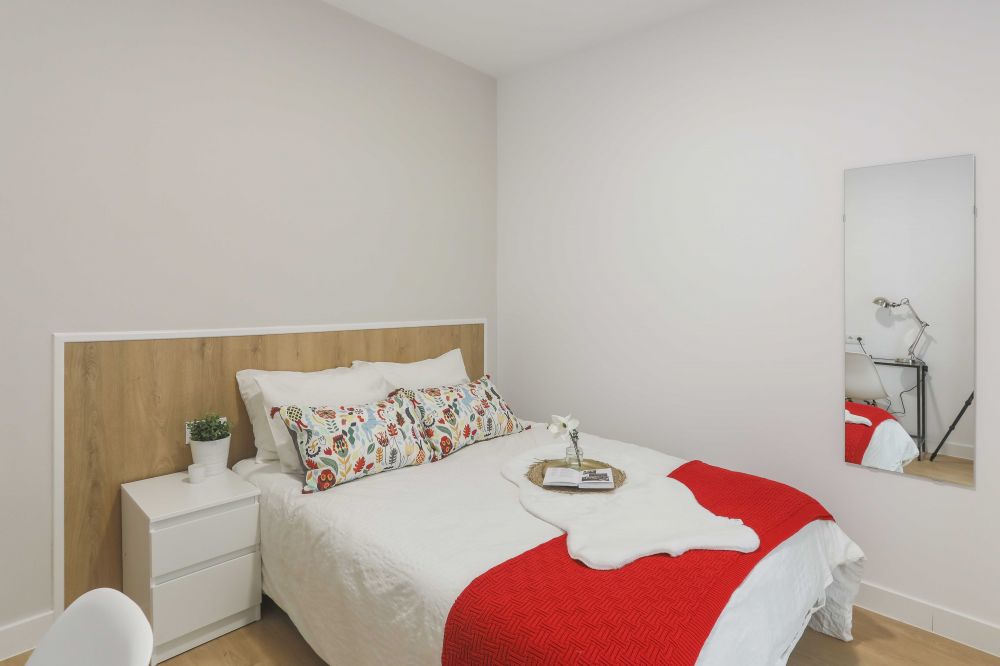 Nice room with balcony in Ventura Rodríguez