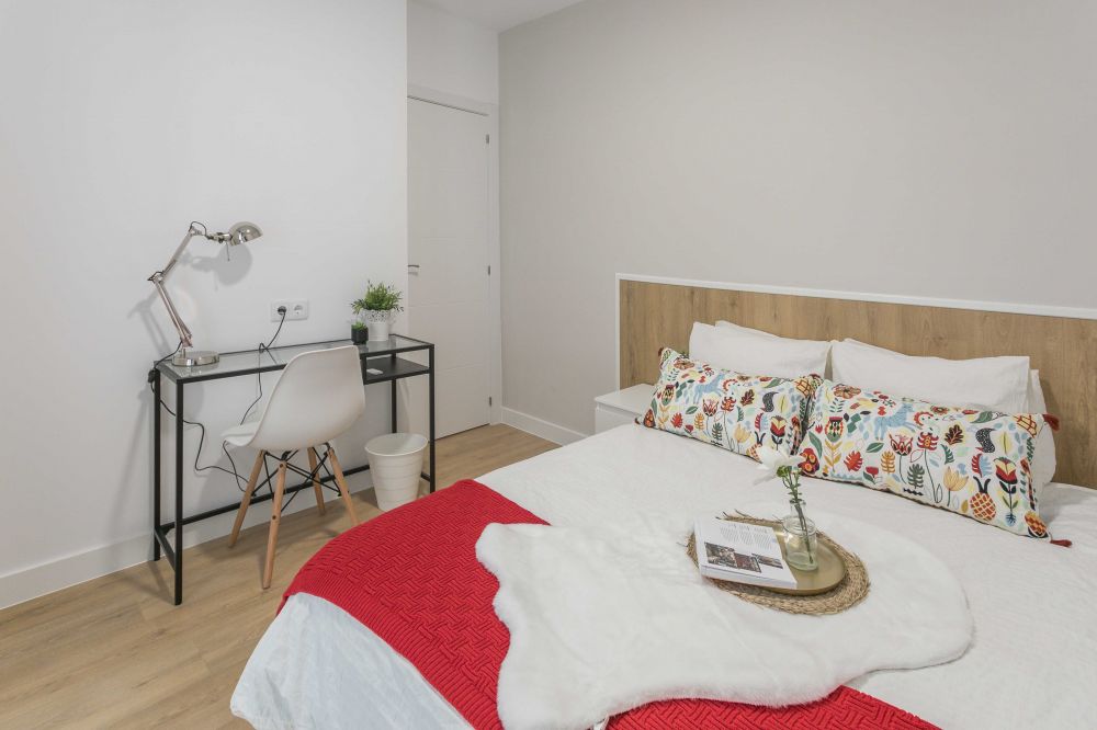 Nice room with balcony in Ventura Rodríguez