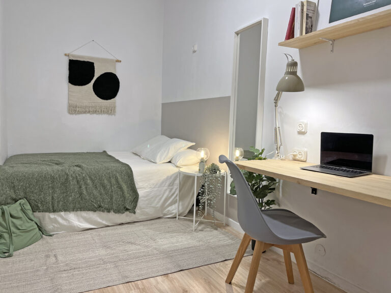 Urgell6 Habitación doble con vestidor anexo