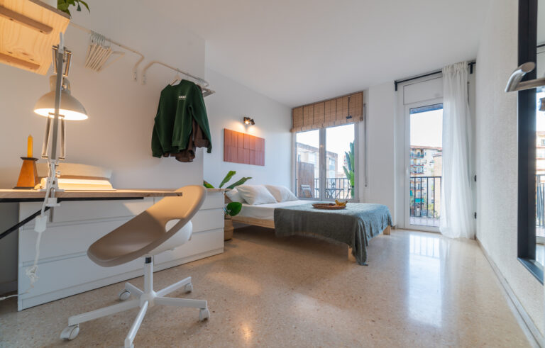 Garcilaso3 Bright double room with terrace