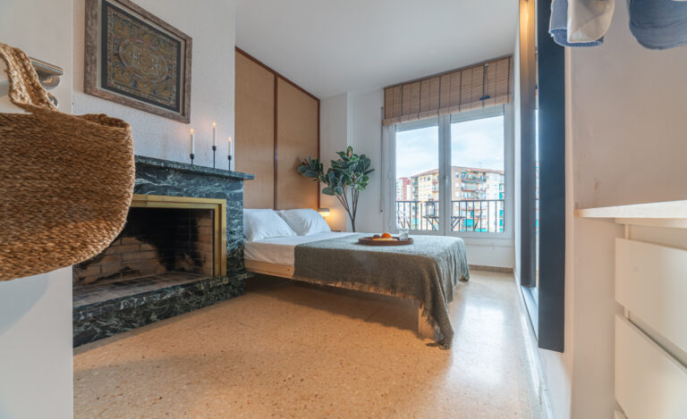 Garcilaso2 Bright double room with balcony