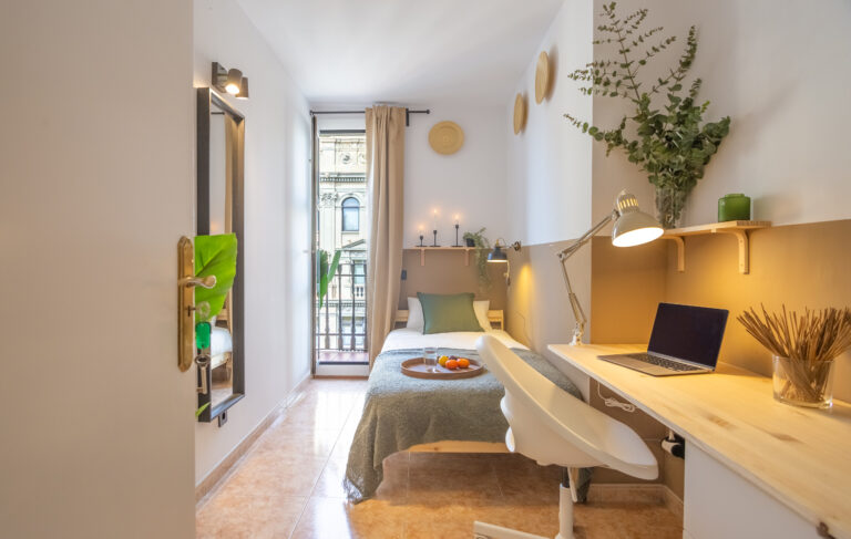 Pelai2 Single room with balcony