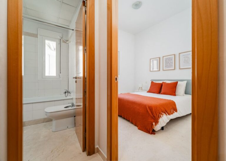 Room with private bathroom in Bordadores